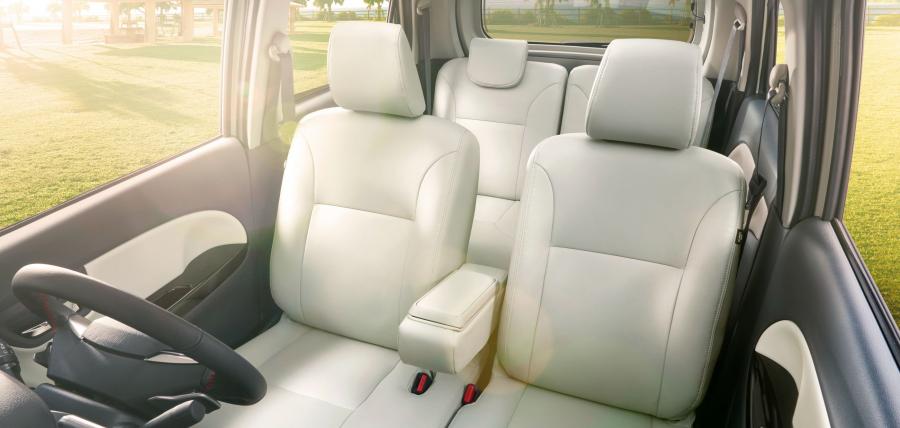 Интерьер Daihatsu Cast Sport 2015 года  (фото 7 из 13)